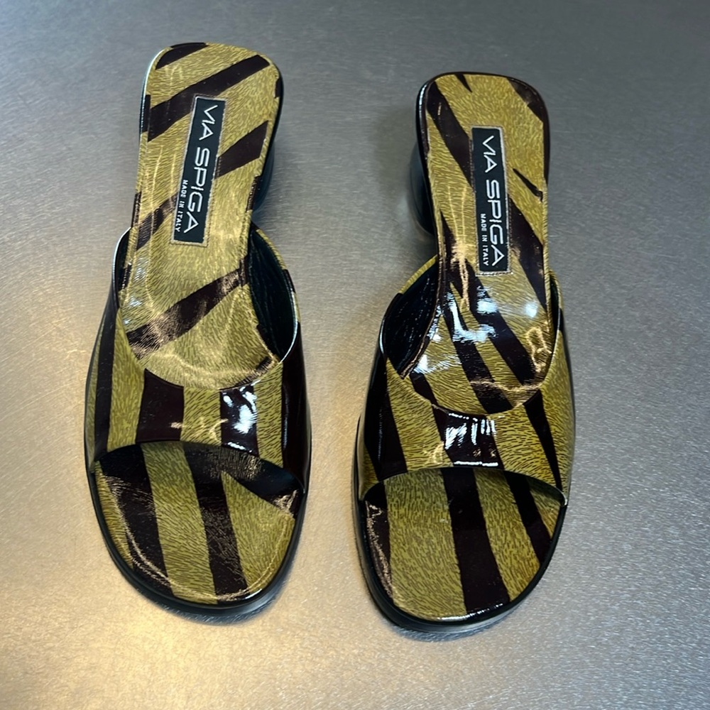 VIA SPIGA "DINGLE" SLIDE, GREEN AND BROWN ZEBRA PATENT, SIZE 8M